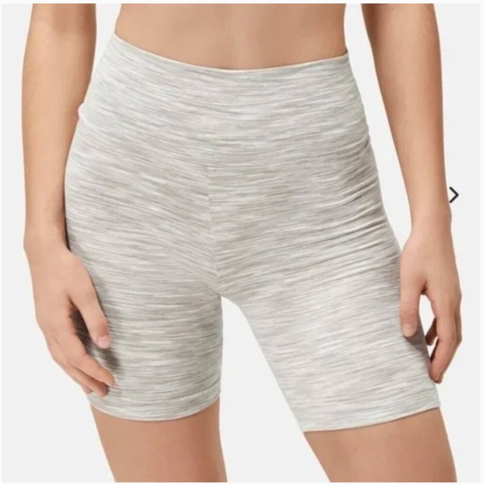 Outdoor Voices Flow 7” Short in Oatmeal Size Large